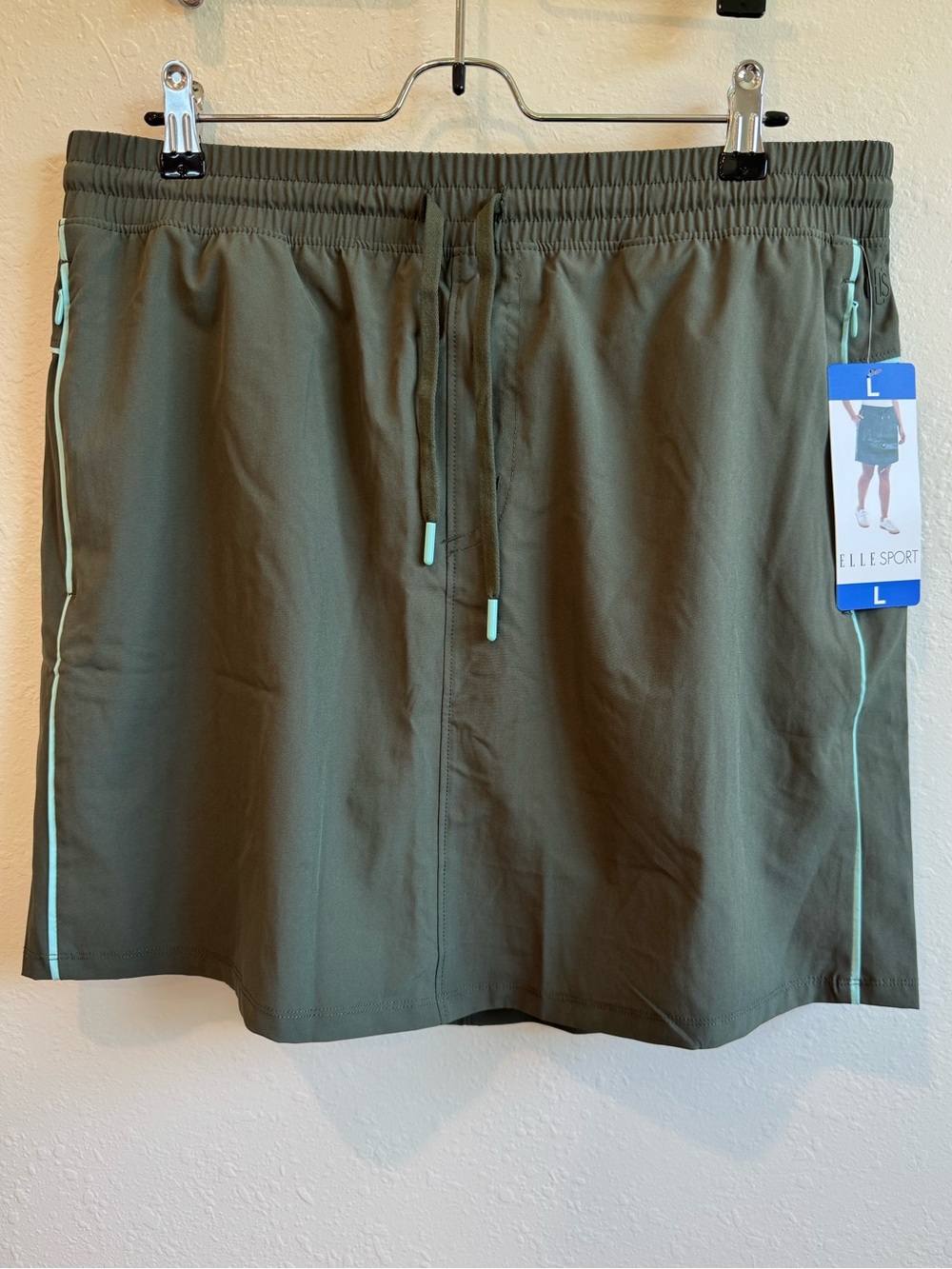 Elle Sport Olive Green Active Skort with Mint Trim & Zip Pockets! | Size L